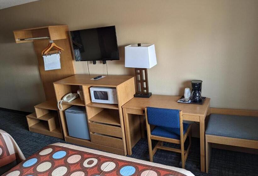 חדר סטנדרט עם מיטת קינג, Super 8 By Wyndham Baxter/brainerd Area