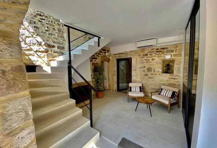 带大床的复式套间, La Maison Des Vendangeurs   Table D Hôtes Le Soir Du Jeudi Au Dimanche  Jacuzzi   Balnéo Spa   Acces