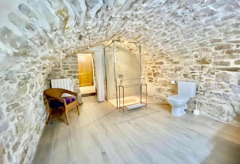 带按摩浴盆的套房, La Maison Des Vendangeurs   Table D Hôtes Le Soir Du Jeudi Au Dimanche  Jacuzzi   Balnéo Spa   Acces