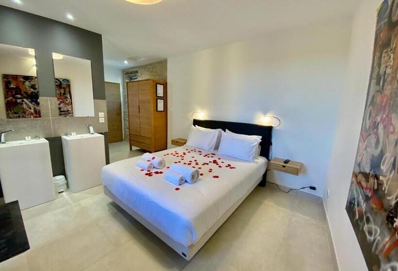 带大床的套房, La Maison Des Vendangeurs   Table D Hôtes Le Soir Du Jeudi Au Dimanche  Jacuzzi   Balnéo Spa   Acces