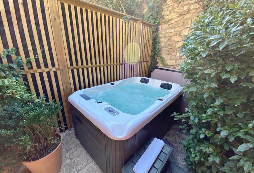 标准房带园景, La Maison Des Vendangeurs   Table D Hôtes Le Soir Du Jeudi Au Dimanche  Jacuzzi   Balnéo Spa   Acces