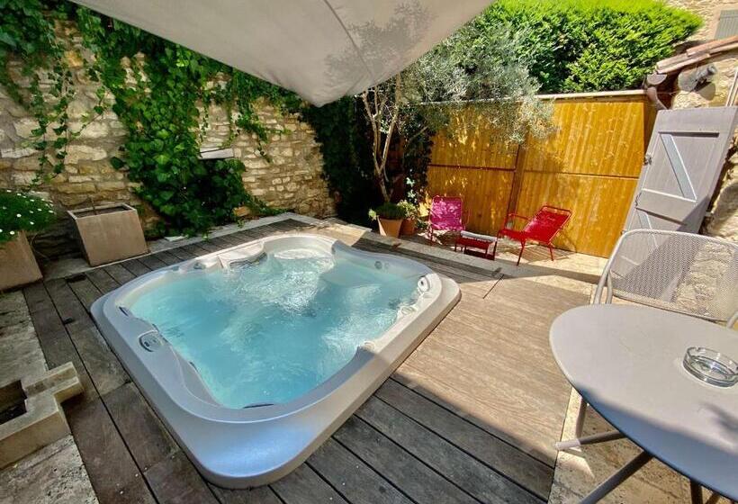 자쿠지 스위트, La Maison Des Vendangeurs   Table D Hôtes Le Soir Du Jeudi Au Dimanche  Jacuzzi   Balnéo Spa   Acces