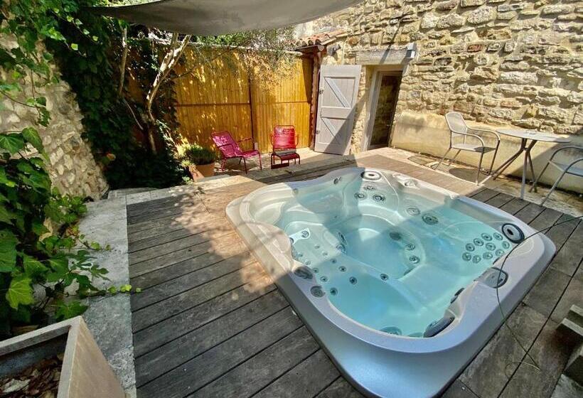 자쿠지 스위트, La Maison Des Vendangeurs   Table D Hôtes Le Soir Du Jeudi Au Dimanche  Jacuzzi   Balnéo Spa   Acces
