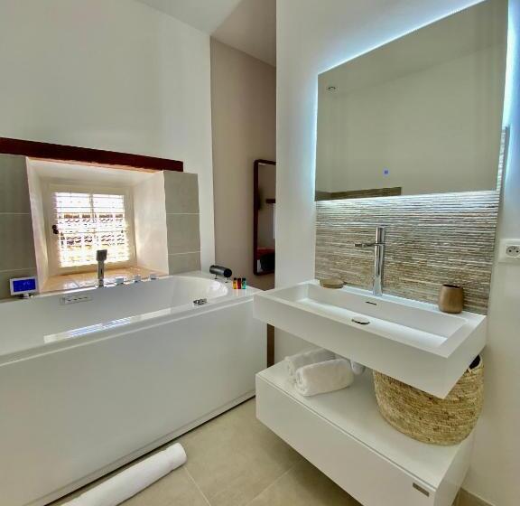 带大床的标准间, La Maison Des Vendangeurs   Table D Hôtes Le Soir Du Jeudi Au Dimanche  Jacuzzi   Balnéo Spa   Acces