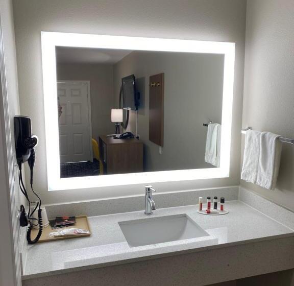 스탠다드 룸 킹사이즈 침대, Days Inn By Wyndham Lake Charles