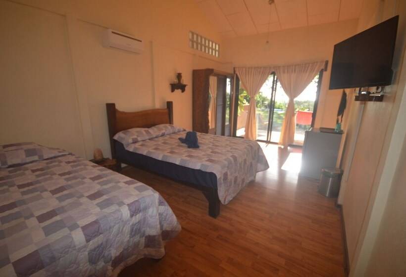 Номер Deluxe Вид на Море, Jungle Lodge At Wild Sun Rescue Center