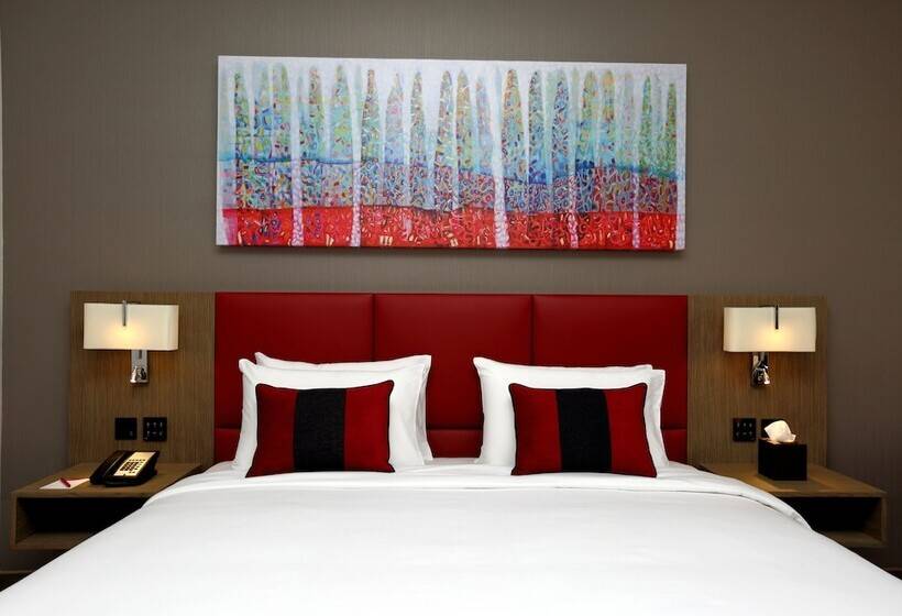 اتاق استاندارد با تخت بزرگ برای معلولان, Ramada Encore By Wyndham Muscat Al Ghubra