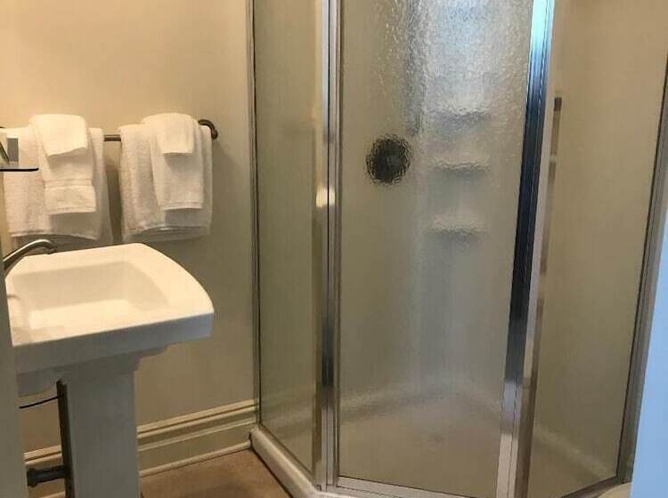 Номер Стандарт, Vandiver Inn