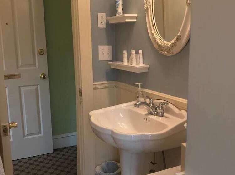 Номер Стандарт, Vandiver Inn