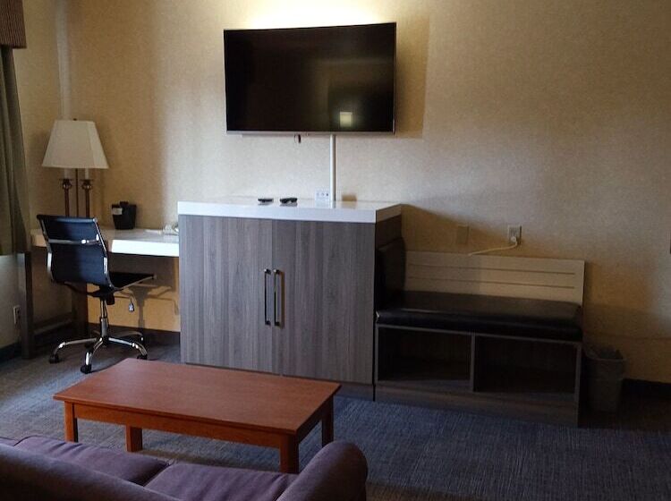 جناح إدارى, Lavissh Inn & Suites