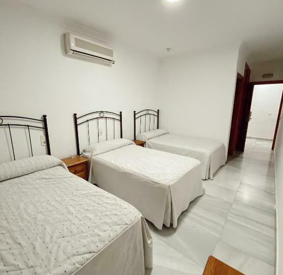 اتاق استاندارد سه نفره, Hostal El Molino