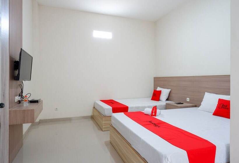 Семейный Номер, Reddoorz Near Pacific Mall Tegal 2