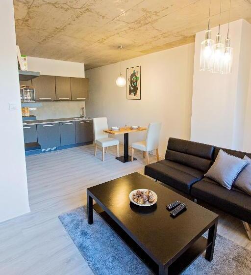 ガーデンビュースイート, Exclusive Penzion Viva Residence