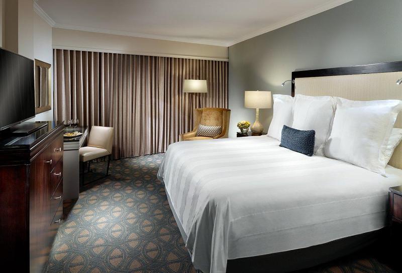 스탠다드 룸 킹사이즈 침대, Omni Riverfront New Orleans