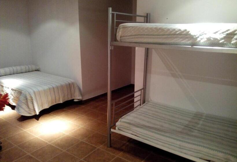 스탠다드 트리플 룸, Hostal Piñera
