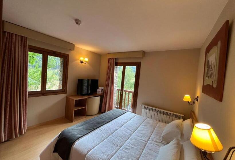 اتاق استاندارد سه نفره, Wuau! Hotel Segle Xx