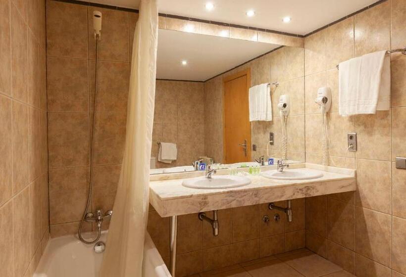 اتاق استاندارد سه نفره, Wuau! Hotel Segle Xx