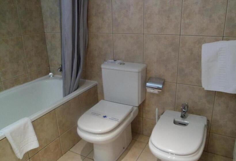 اتاق خانوادگی, Wuau! Hotel Segle Xx