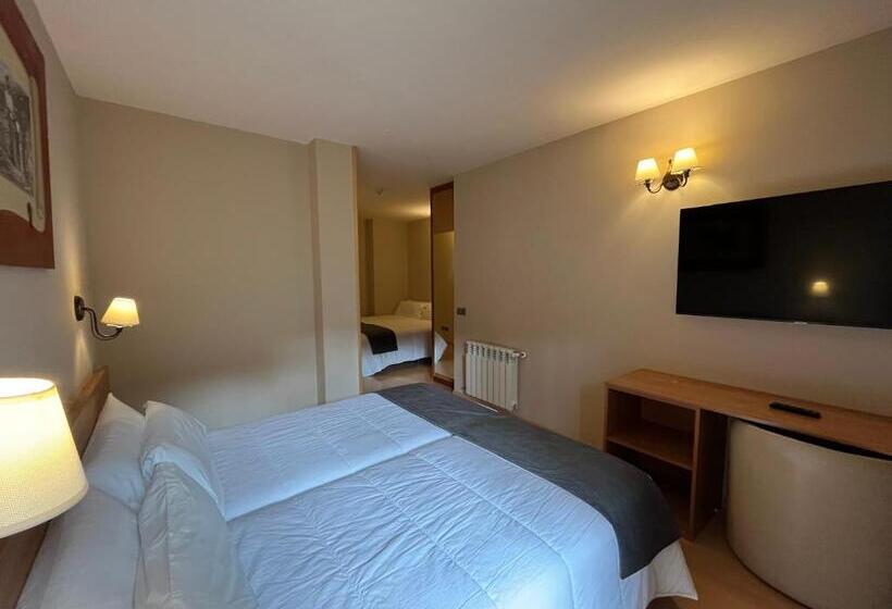 اتاق خانوادگی, Wuau! Hotel Segle Xx