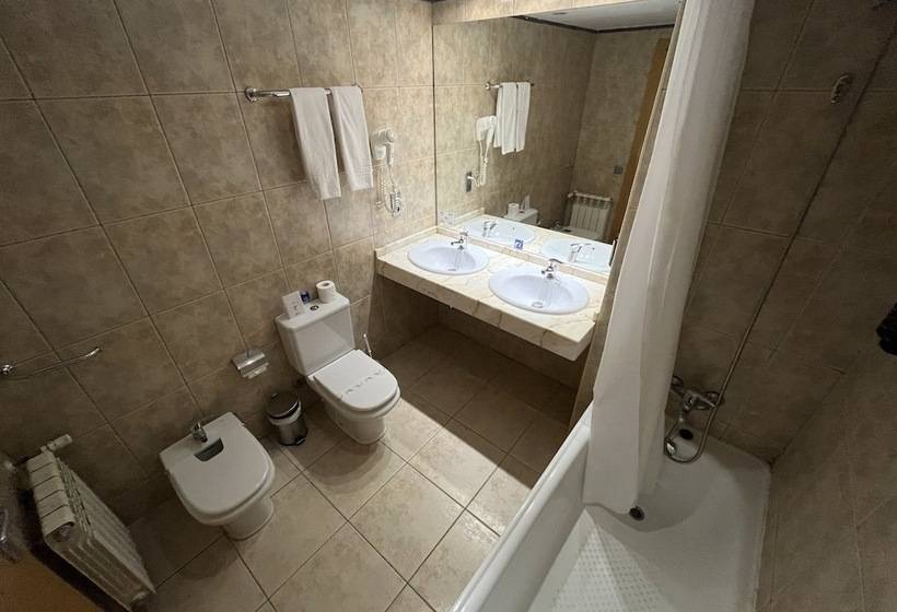 اتاق خانوادگی, Wuau! Hotel Segle Xx