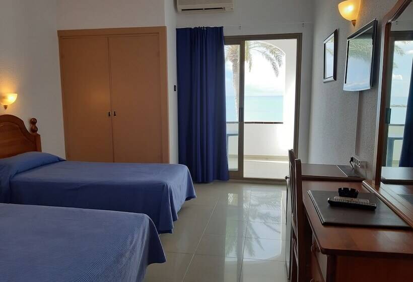 Номер Стандарт Трехместный, Medplaya Hotel Vistamar Costa Dorada