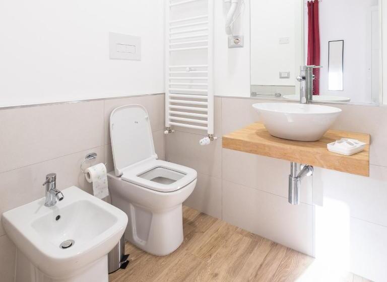 3 Bett Standardzimmer Balkon, Valguarnera Suite