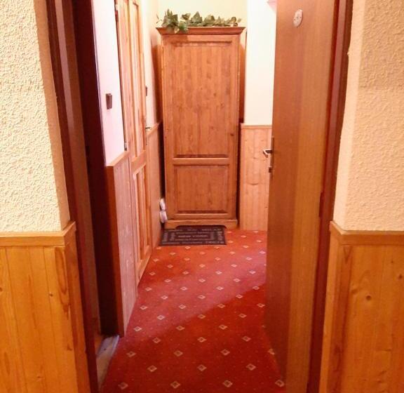 חדר סטנדרט לארבעה, Garni Hotel Asas