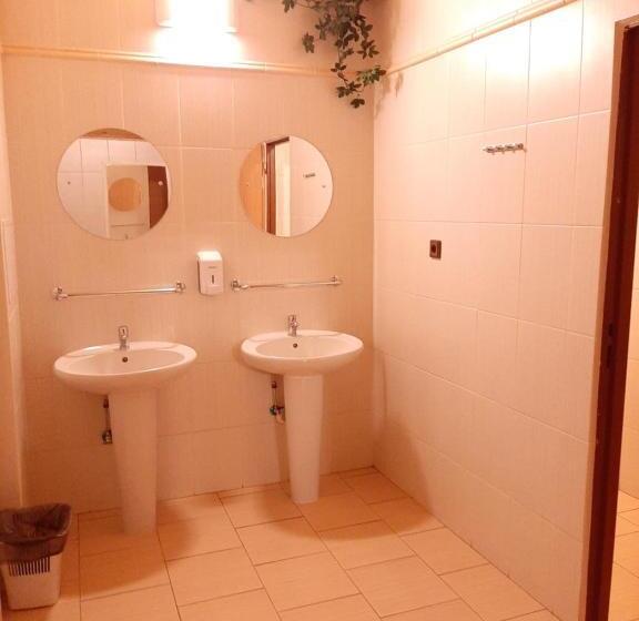 Трехместный Номер Стандарт Совместная Ванная, Garni Hotel Asas