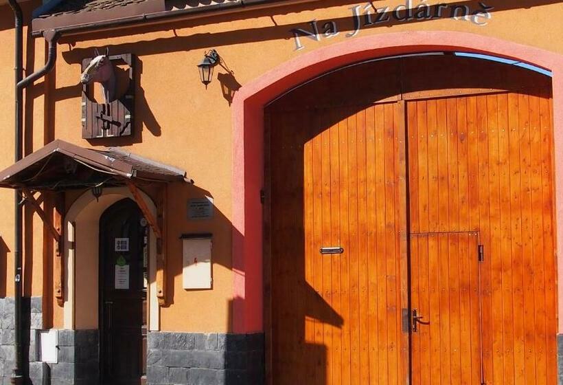 سوییت, Penzion A Restaurace Na Jízdárně