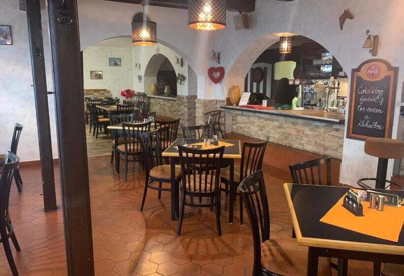 اتاق استاندارد, Penzion A Restaurace Na Jízdárně