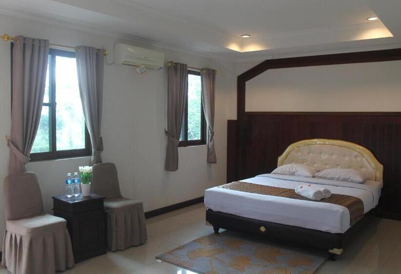 Номер Deluxe, New Green Sentul Resort