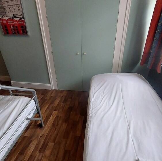 Семейный Номер Совместный Санузел, Strand Continental   Hostel