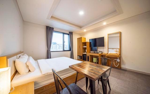 Quarto Deluxe, Masan Amor