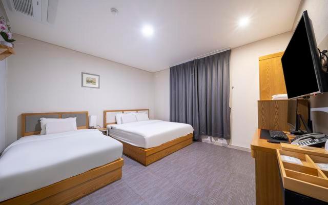 Quarto Familiar Deluxe, Masan Amor