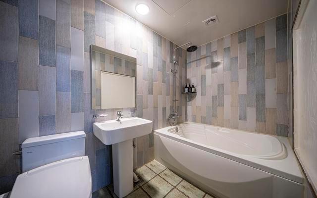 Quarto Deluxe, Masan Amor