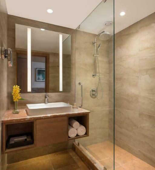 带大床的标准间, Doubletree By Hilton Jaipur Amer