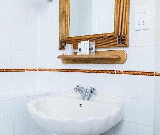 Семейный Номер, Best Western Abbots Barton
