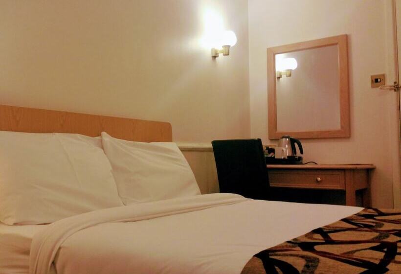Номер Стандарт, The George Hotel Pangbourne