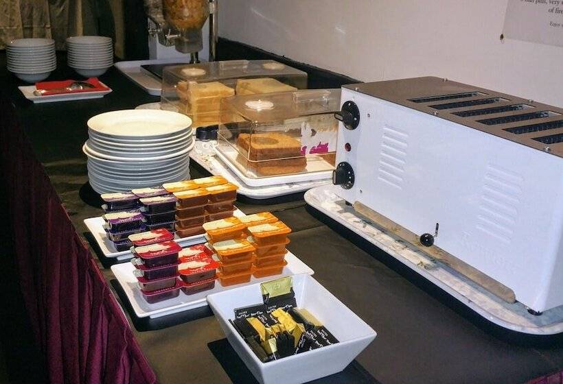 4인용 스탠다드 룸, The George Hotel Pangbourne