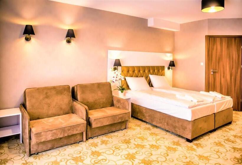 Четырехместный Номер Стандарт с Балконом, Amber Park Spa