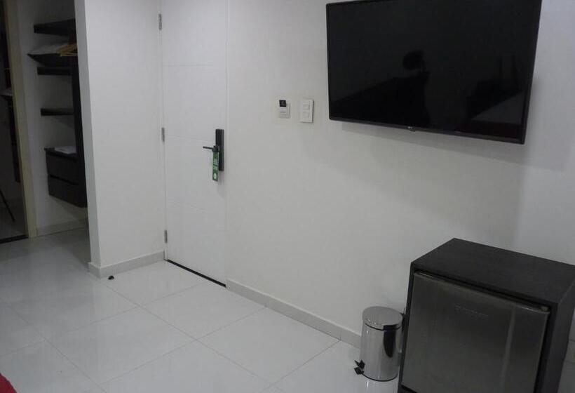 バルコニー付きスタンダードトリプルルーム, Business Center