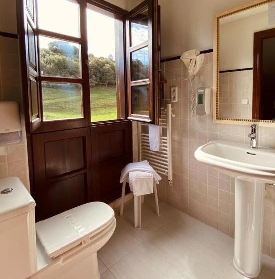 Quarto Estandar com Sacada, El Tejo De Comillas