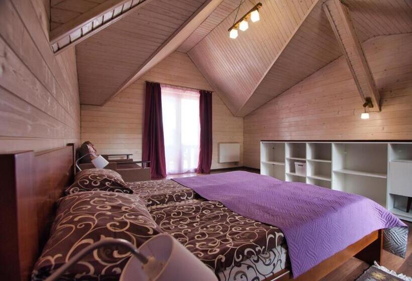 Family Suite, Nicole