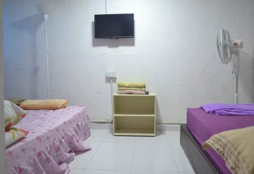 اتاق استاندارد سه نفره, Spot On 89821 Batu Maung Sempoi Inn And Cafe