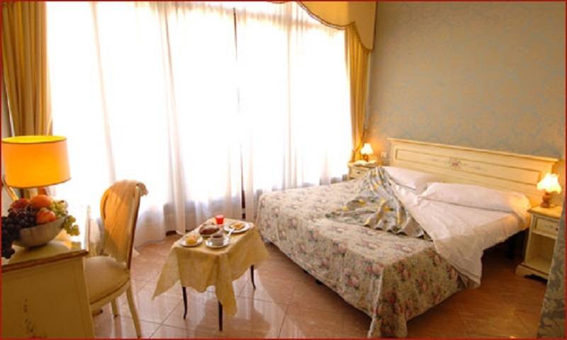 Habitación Cuádruple Estándar, Canal