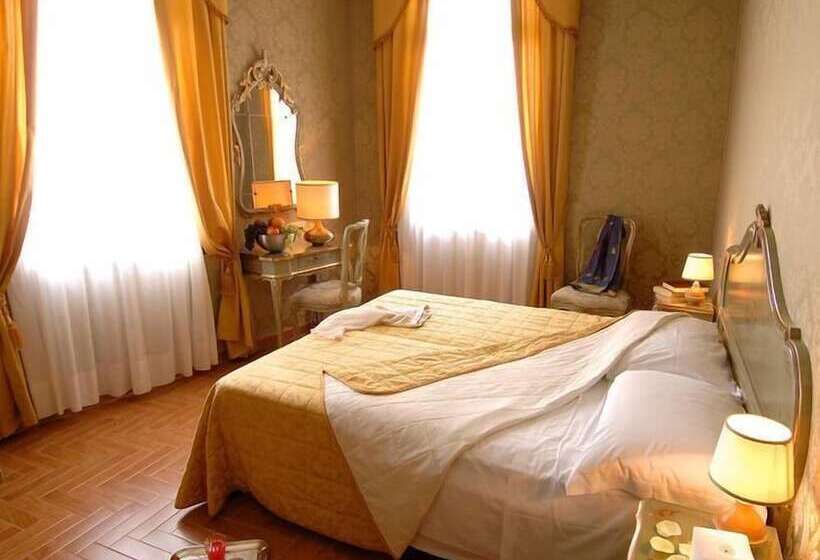 Habitación Triple Estándar, Canal