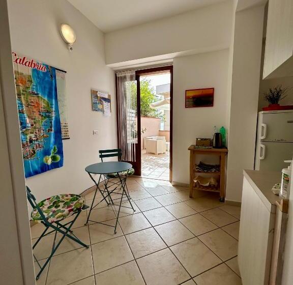 オーシャンビュースタンダードルームバルコニー付き, Arcobaleno Tropea Centro