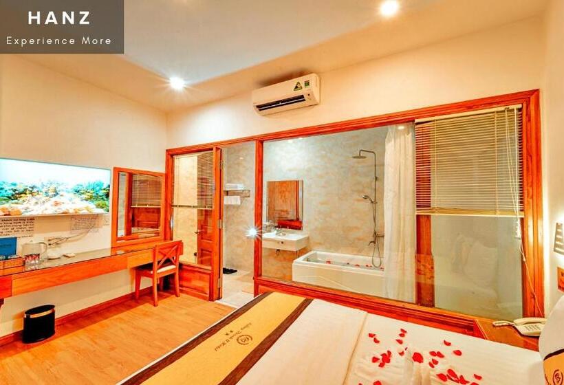 Deluxe Room, Hanz 839 Son Mi