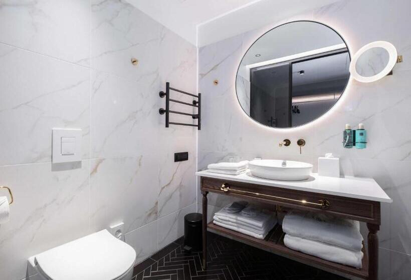 سوئیت اجرایی با بالکن, Movenpick Hotel Tallinn