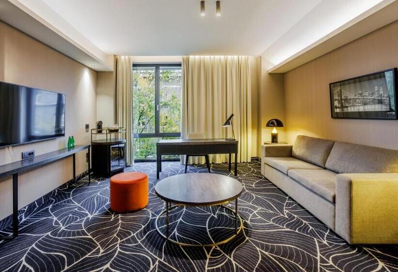 سوئیت اجرایی با بالکن, Movenpick Hotel Tallinn